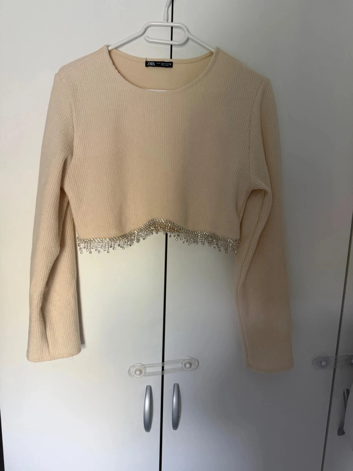 Pull court beige Zara Taille 38 avec finition strass